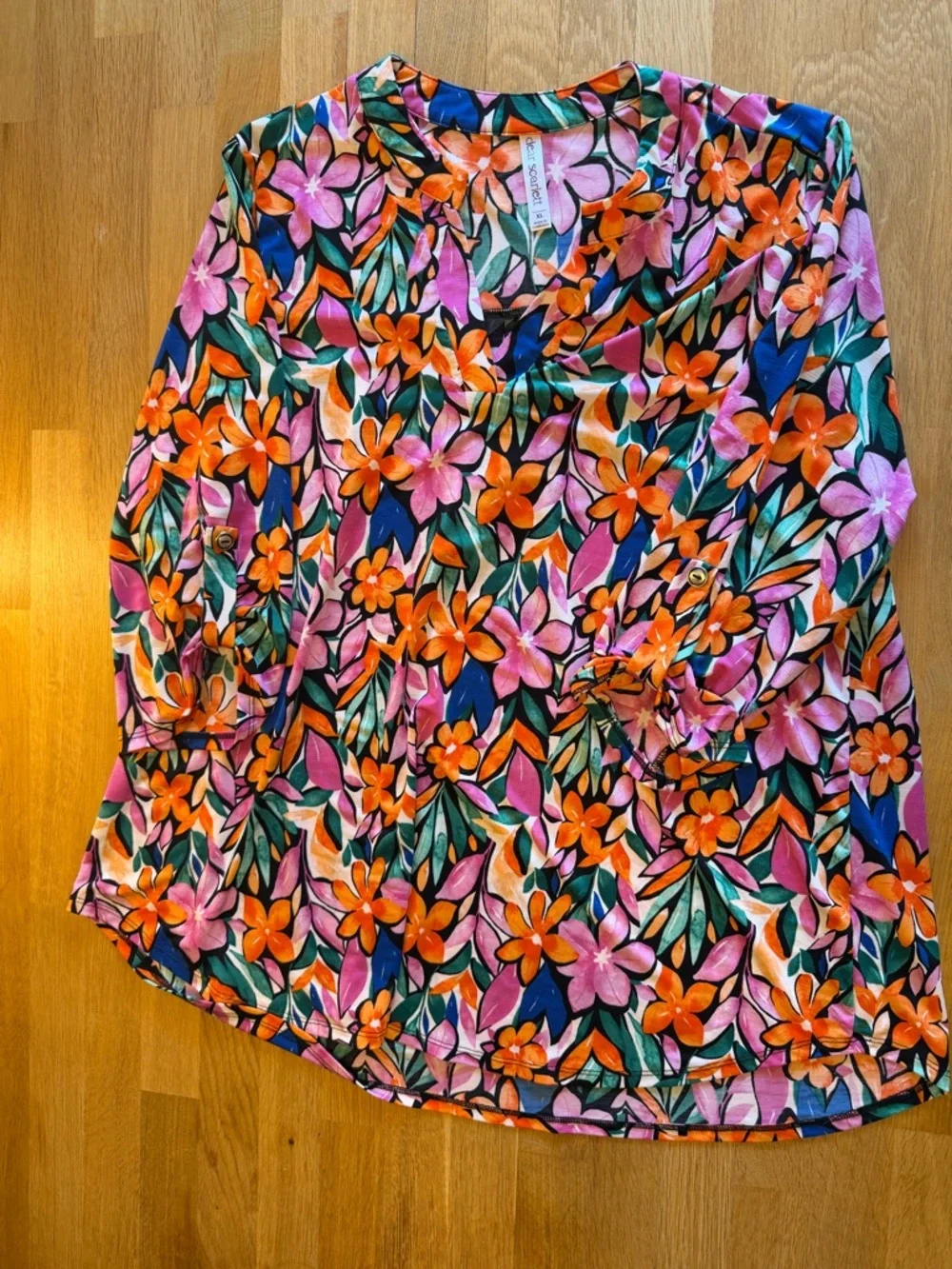 Dear Scarlet Flowy Floral Tunic/Blouse/Shirt - Picture 2 of 5